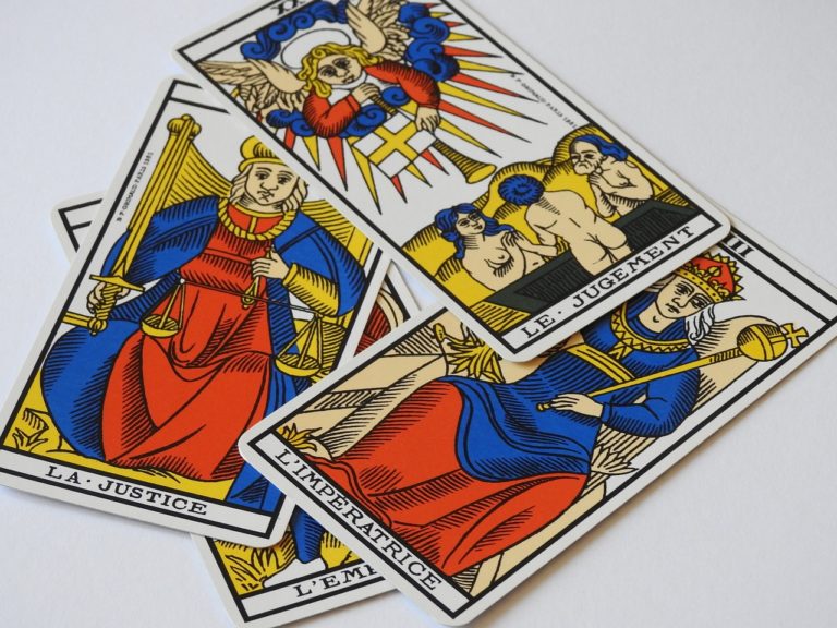 Tarot divinatoire Les bases du tirage de carte Horoscope du jour